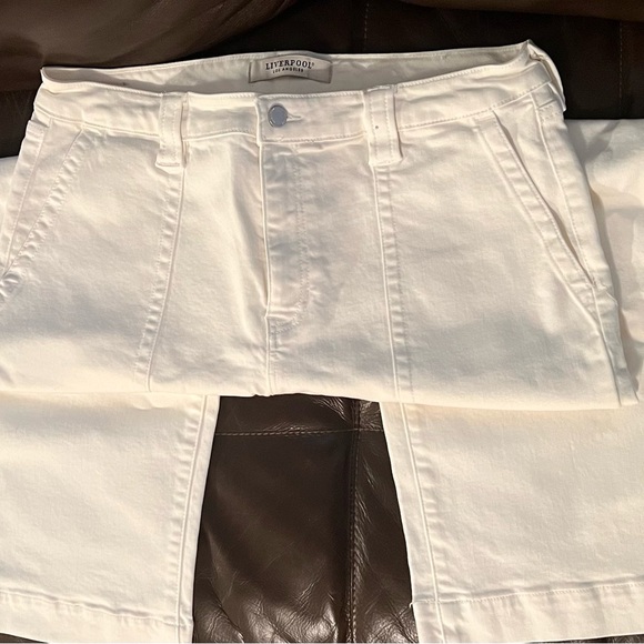 Women’s White Jeans - Picture 4 of 6